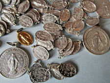 Lot de 75 médailles