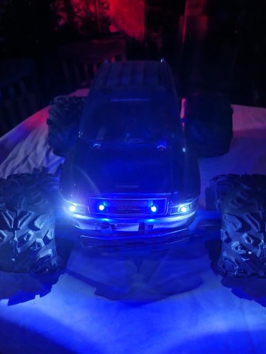 Traxxas maxx 4x4 truck - traxxas,