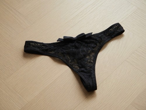 String dentelle noir - string,