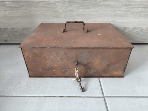 Ancienne caisse grand coffre - grand,