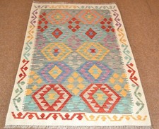 Tapis Kilim Oriental Tissé À