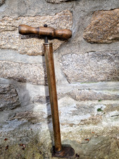 Pompe ancienne en laiton pour