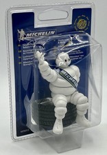 Figurine MICHELIN assis sur