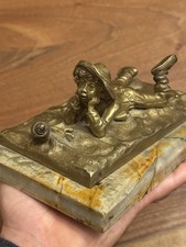 L’enfant Et L’escargot -