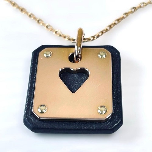 Collier cuir gravé - en,