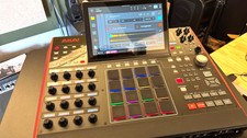 Akai Professional MPC X Standalone Music Production Center MPCX + 2TO SSD HD Int