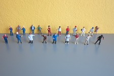 21 figurines métal 1/43