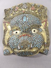 NEPAL TIBET Masque rituel ancien cochon laiton incrustations turquoise, corail 