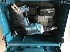 visseuse à placo makita DFS452 avec batterie 18v et boitier makpac 