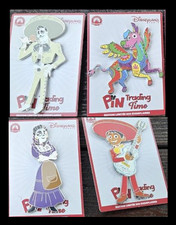 Disney Pins Trading Time –