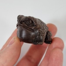 Finely Carved Wood Japanese Netsuke Figure Toad Frog