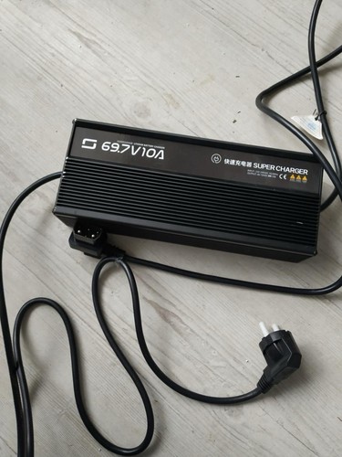 Chargeur batterie lithium