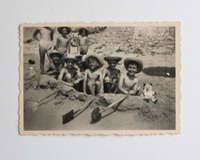 Enfants construction sable