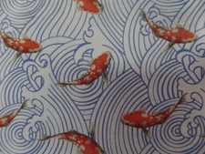 Tissu coton très fin blanc et bleu, imprimé carpe koï orange