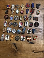 Lot de 35 insignes militaires