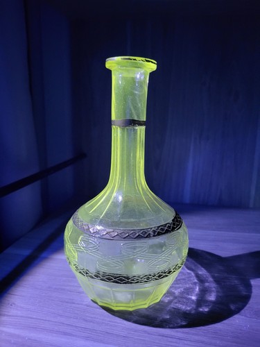 Ancienne carafe en - ,