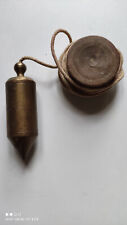 Ancien fil à plomb en bronze. Vieux outils, maçon, charpentier