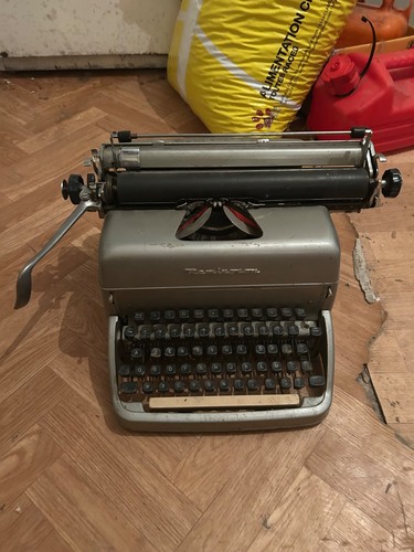 Machine écrire remington - à,
