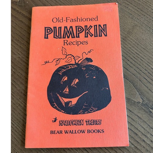 Vintage 1979 bear - bear, wallow