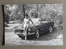 Photo vintage sports car Renault Florida or Caravelle woman forest