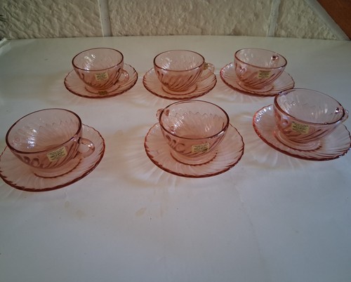 Tasses sous - et,