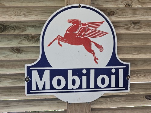 Giant vintage mobiloil - ,