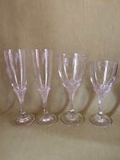 Lot 2 flûtes et 2 verres (