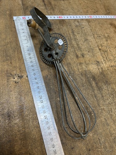 Batteur old tool outil - outil, ancien