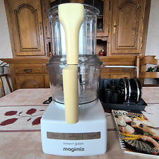 Robot de cuisine Magimix 3200 xl en très bon état.