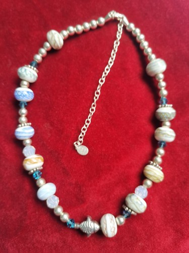 Collier perles porcelaines - , et