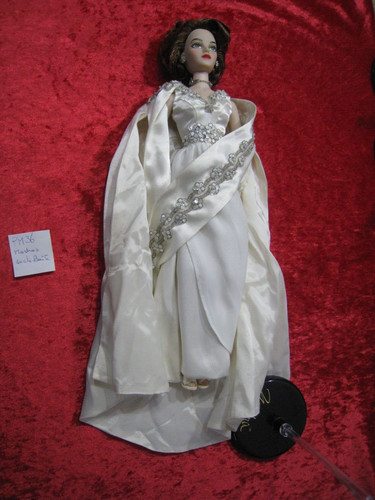 Très belle poupée - belle, 40cm