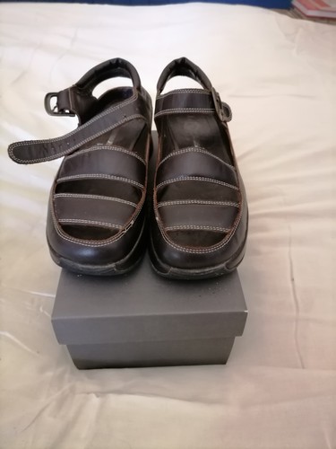 Sandales compensées cuir
