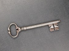 12.9cm old wrought iron key 17th century, key, lock, antique French key