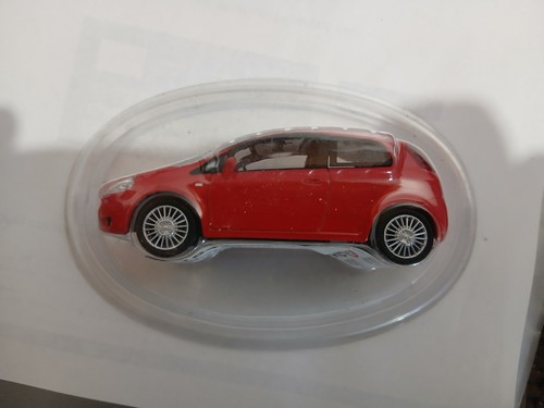 Fiat grande punto rouge norev - grande,