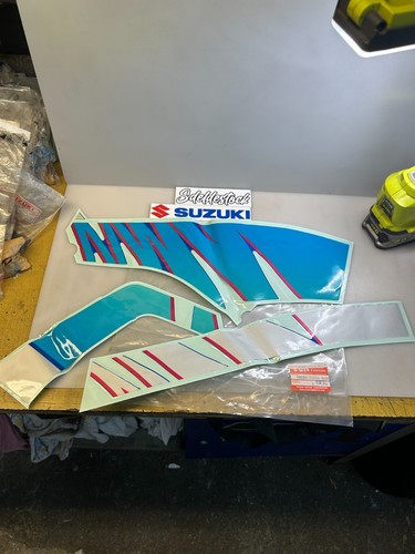 Jeu autocollant droit suzuki - jeu,