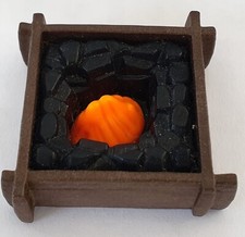 FEU DE CAMP ENTOURE DE BOIS