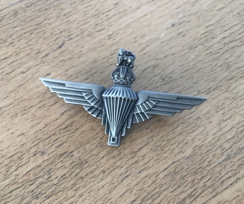 Reproduction insigne métal - insigne,