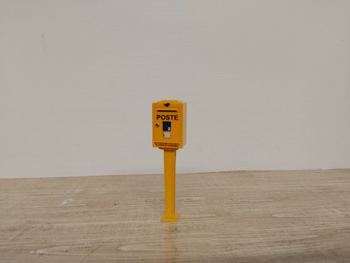 Boite aux lettres jaune - boite,