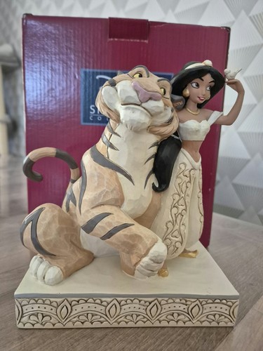 Disney showcase collection - disney,