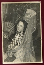 PHOTO DEDICATION . AUTOGRAPH .  ACTRESS