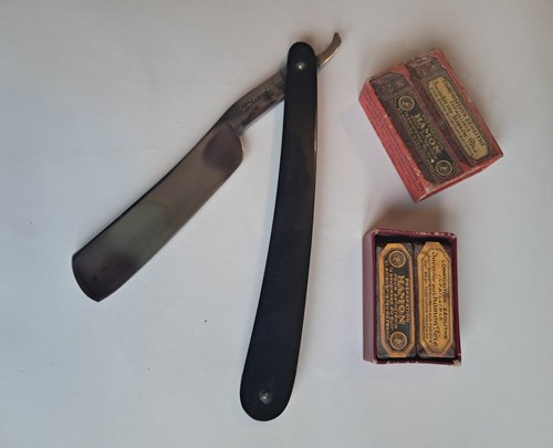 Old straight wedge razor - wedge,
