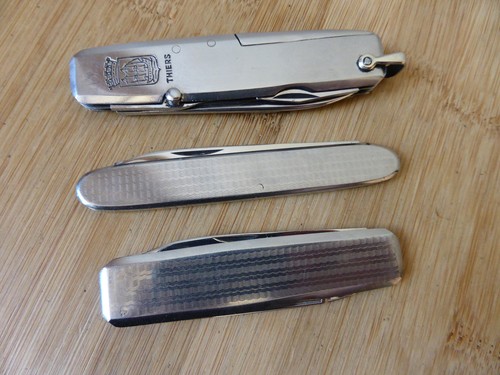 Lot anciens couteaux pliants
