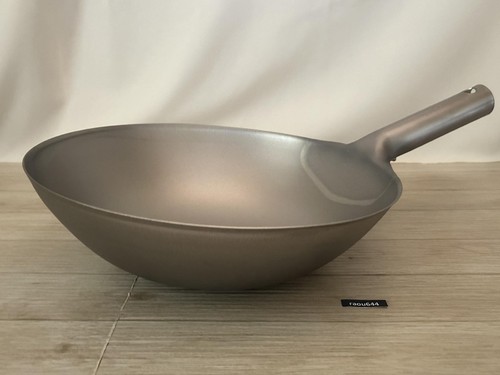 Wok chinois ultraléger une - à,
