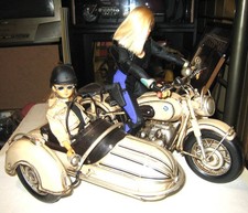Moto BMW À Échelle 1/6 Avec Sidecar Et 2 Poupées : Fille Cool Et Licca-Chan
