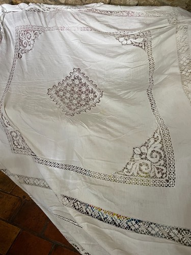 Dessus lit ancien dentelle - de,
