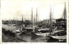56 LORIENT - bateaux de peche.