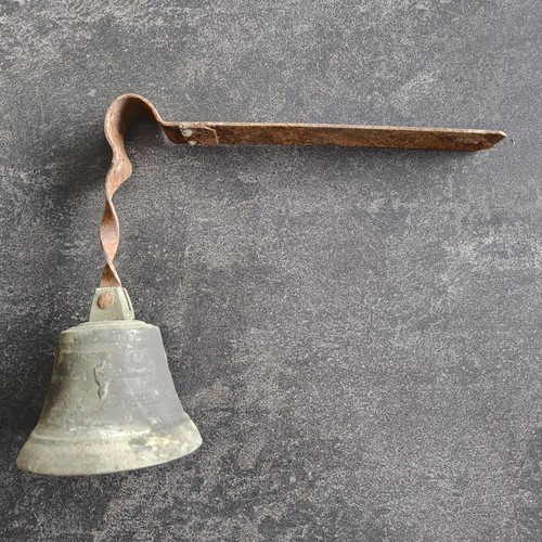 Ancienne cloche avec support - avec,