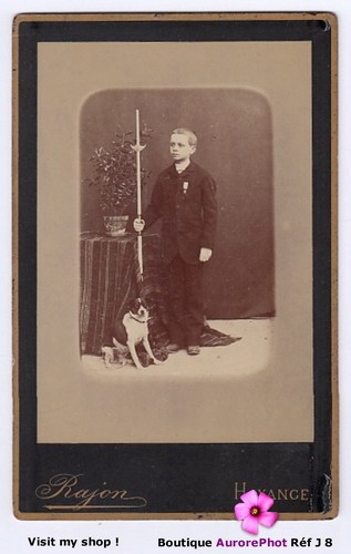 Garçon médaillé son - &,