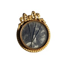 Ancien petit cadre médaillon