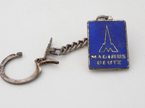 Porte clés ancien émaillé - porte,